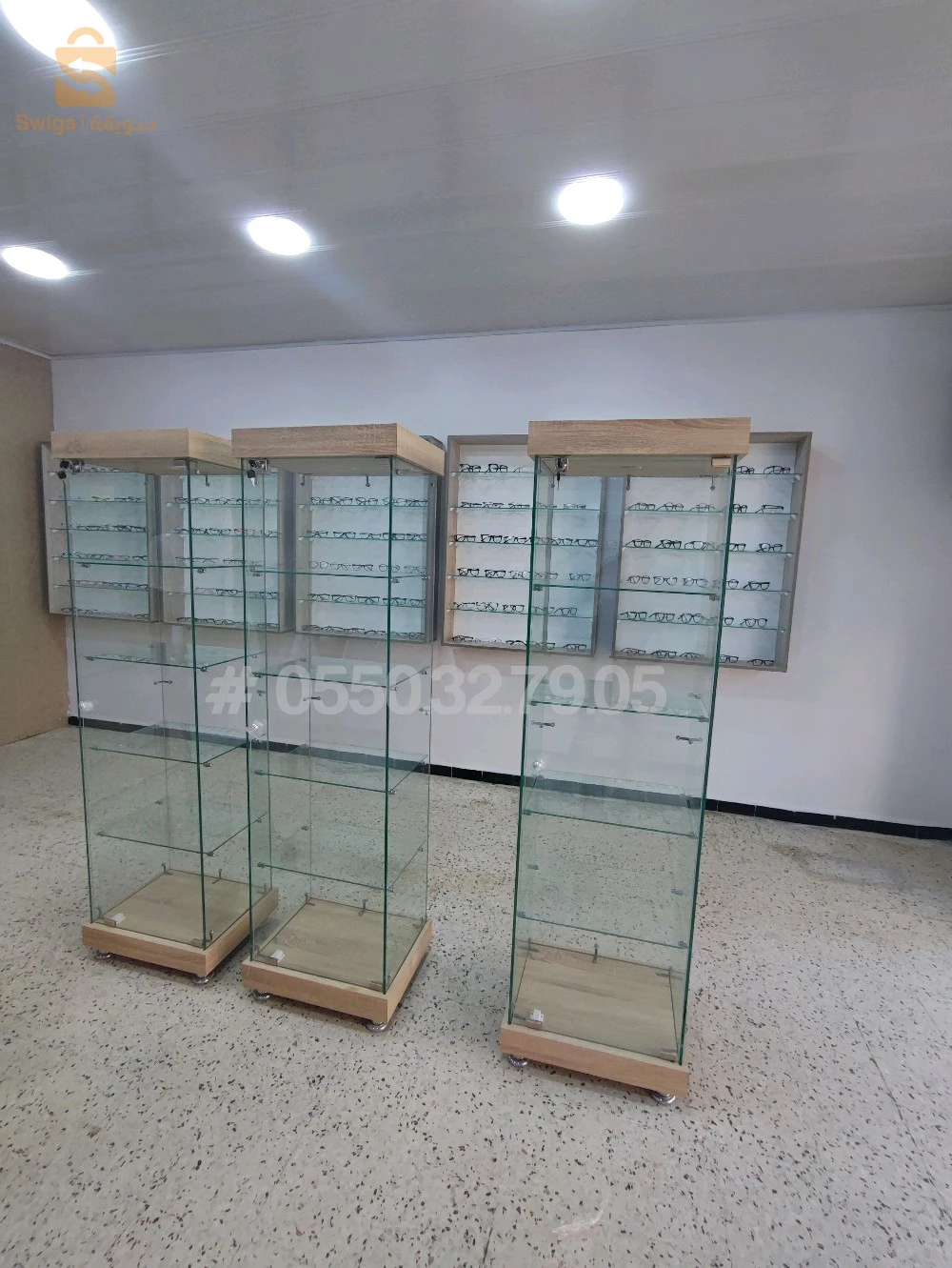 armoire en verre pour exposition 50cm