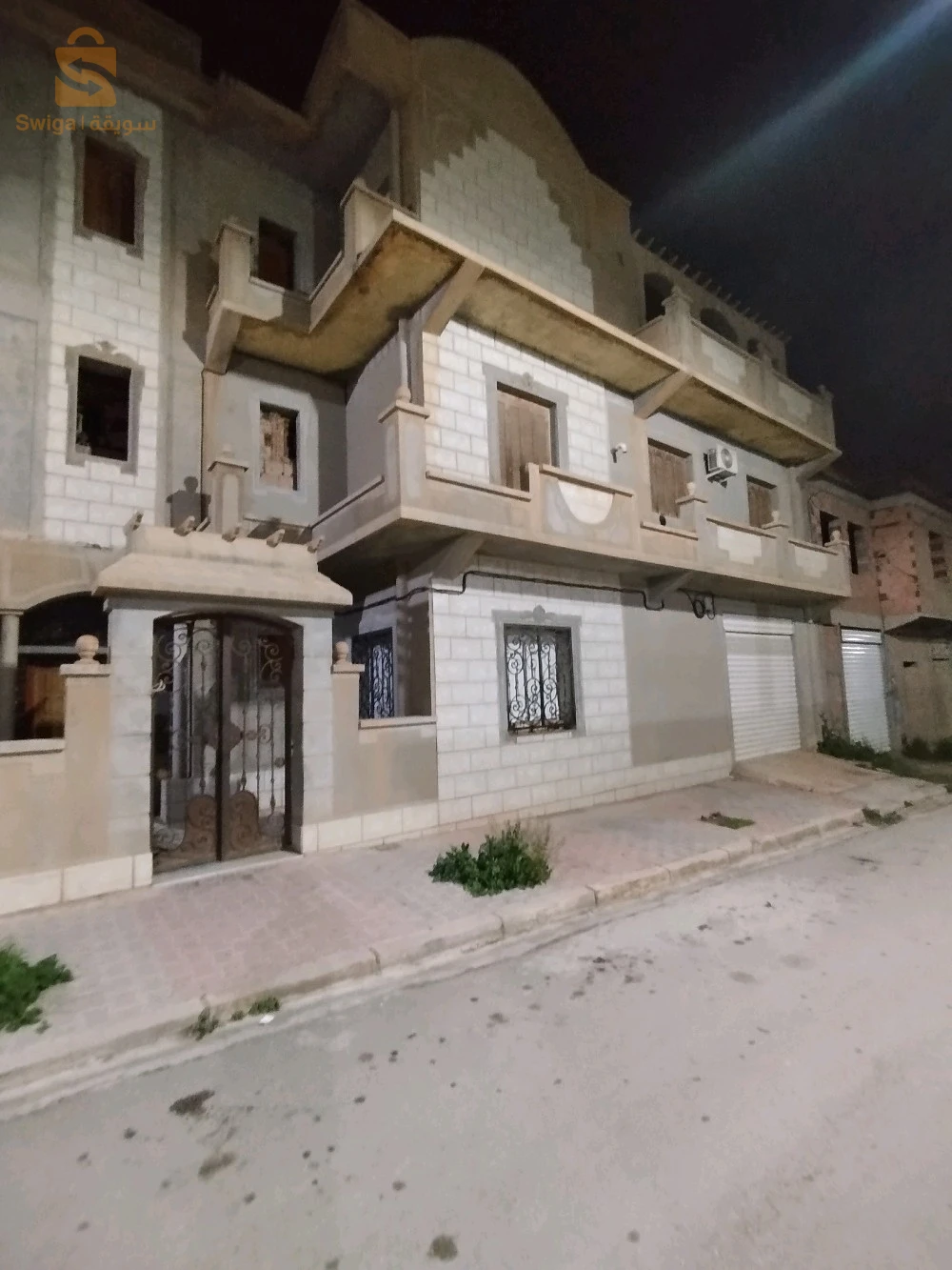 Villa commerciale et résidentielle à vendre, 330 mètres (3 étages)
Sougeur wilaya tiaret