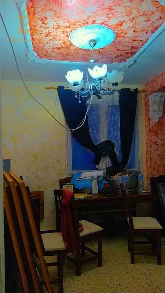 شق للبيع
