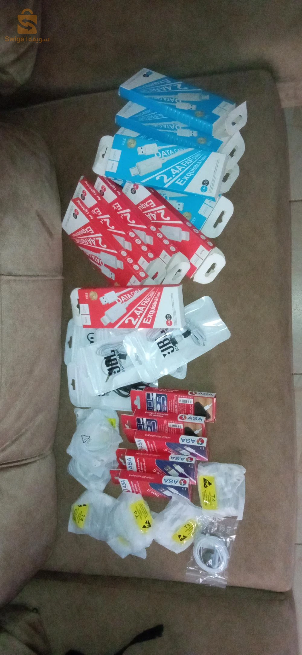 إكسسوارات مختلفة للهاتف