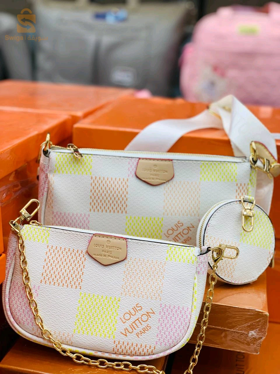 حقيبة من نوع louis vuitton