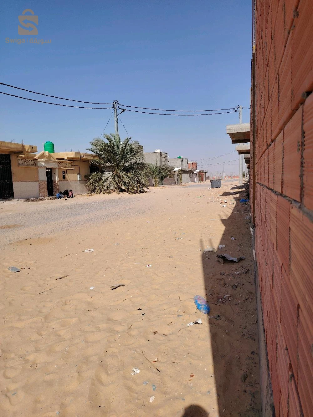 أرض فيها بياص