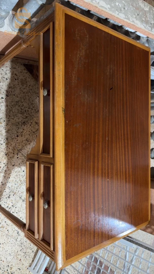 bureau en bois avc chaises