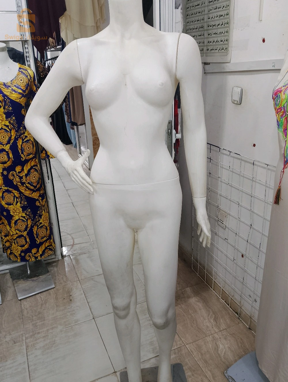 بيع اكسسوارات محل