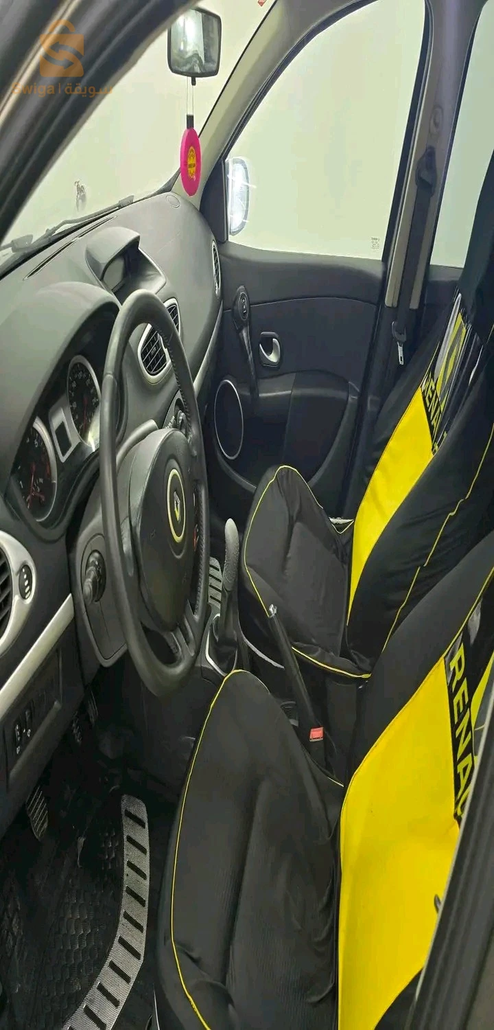 Renault Clio 3 2011 4 OUM EL BOUAGHI