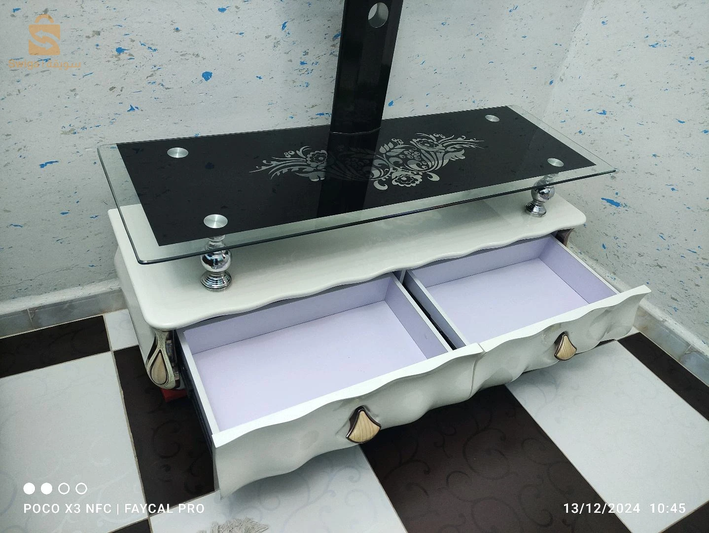 طاولة تلفاز