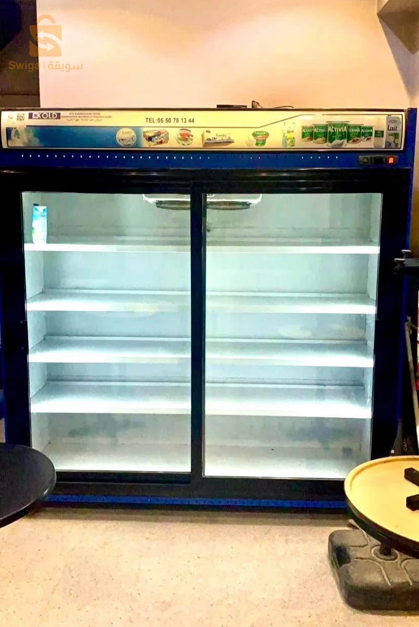 ثلاجة عرض عصرية و حديثة