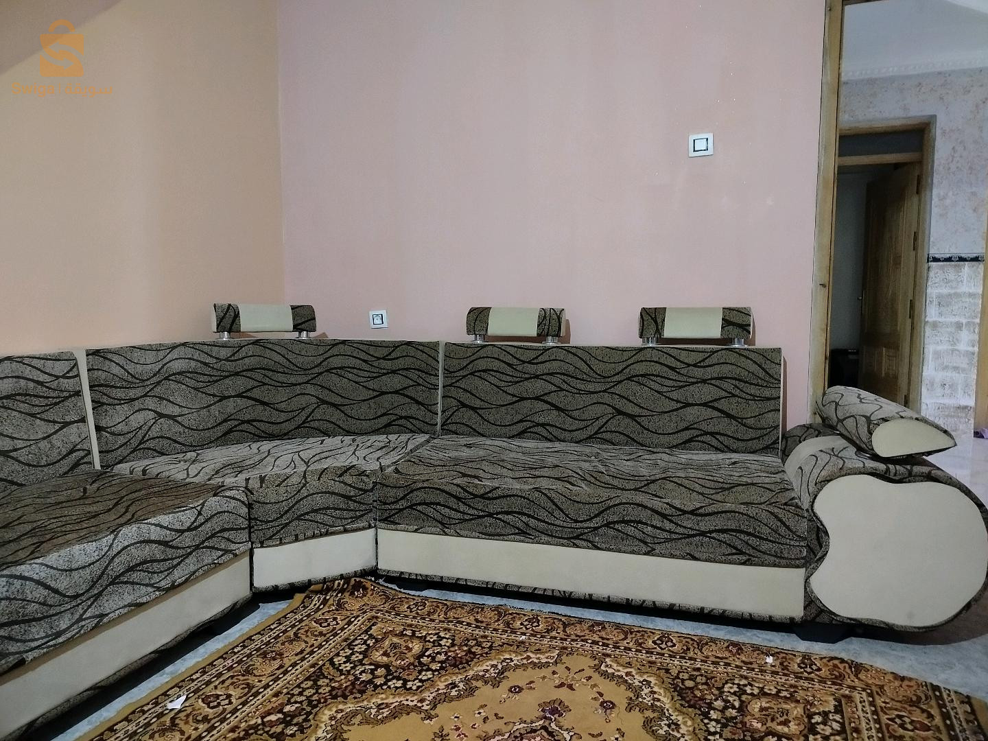 صالون مستعمل في حالة جيدة