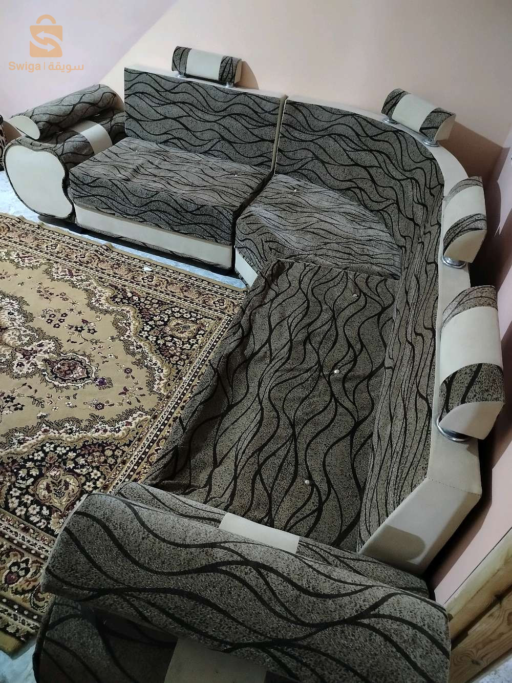 صالون مستعمل في حالة جيدة