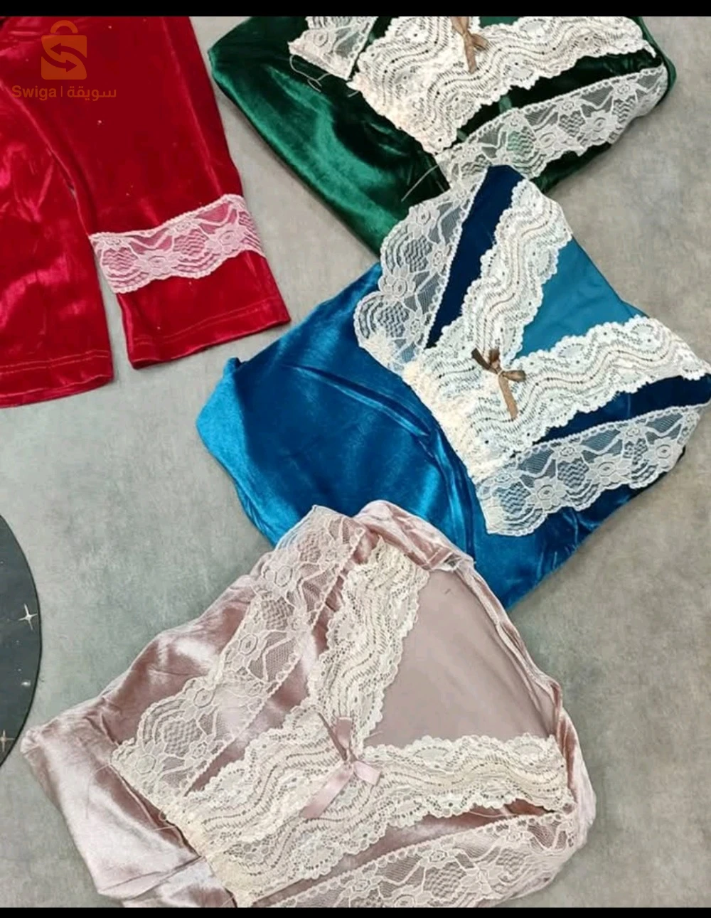 بجامة شابة بزاف