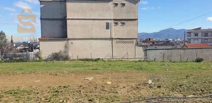 ارض تجارية او للسكن