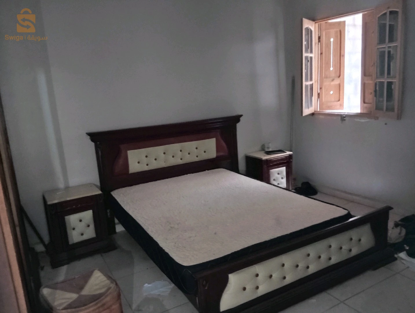 chambre avec lits coffret et matelas Bois rouge