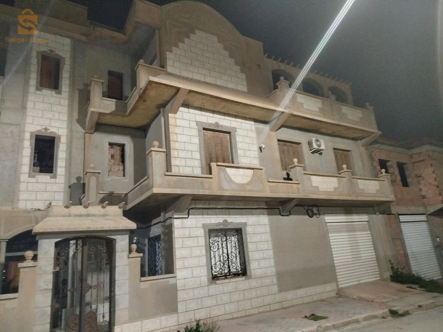 Villa commerciale et résidentielle à vendre, 330 mètres (3 étages)
Sougeur wilaya tiaret