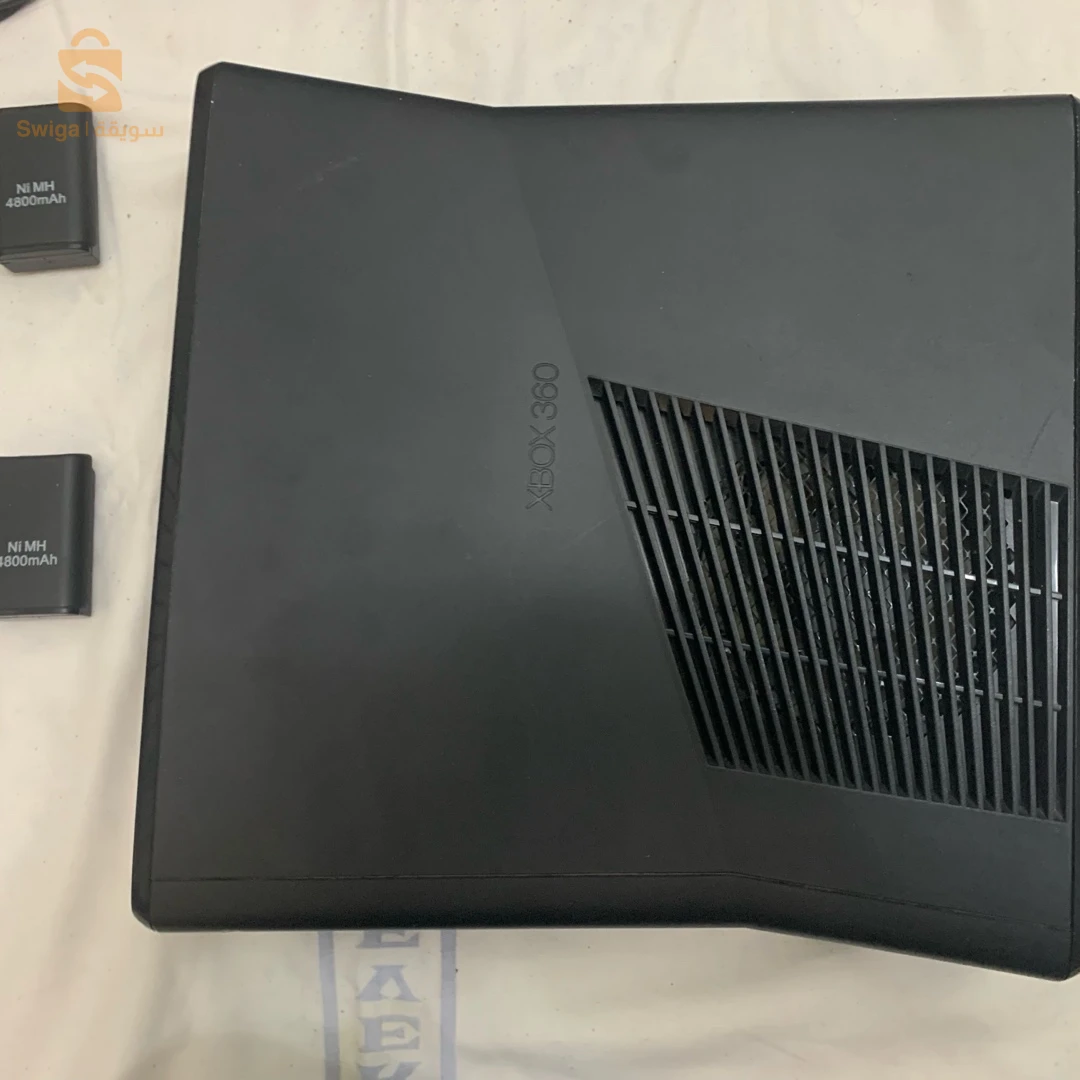 Xbox 360 + Kinect + 2 Manéttes Avec 2 Battries Original Et Son Cable+ 12 Jeux Originaux