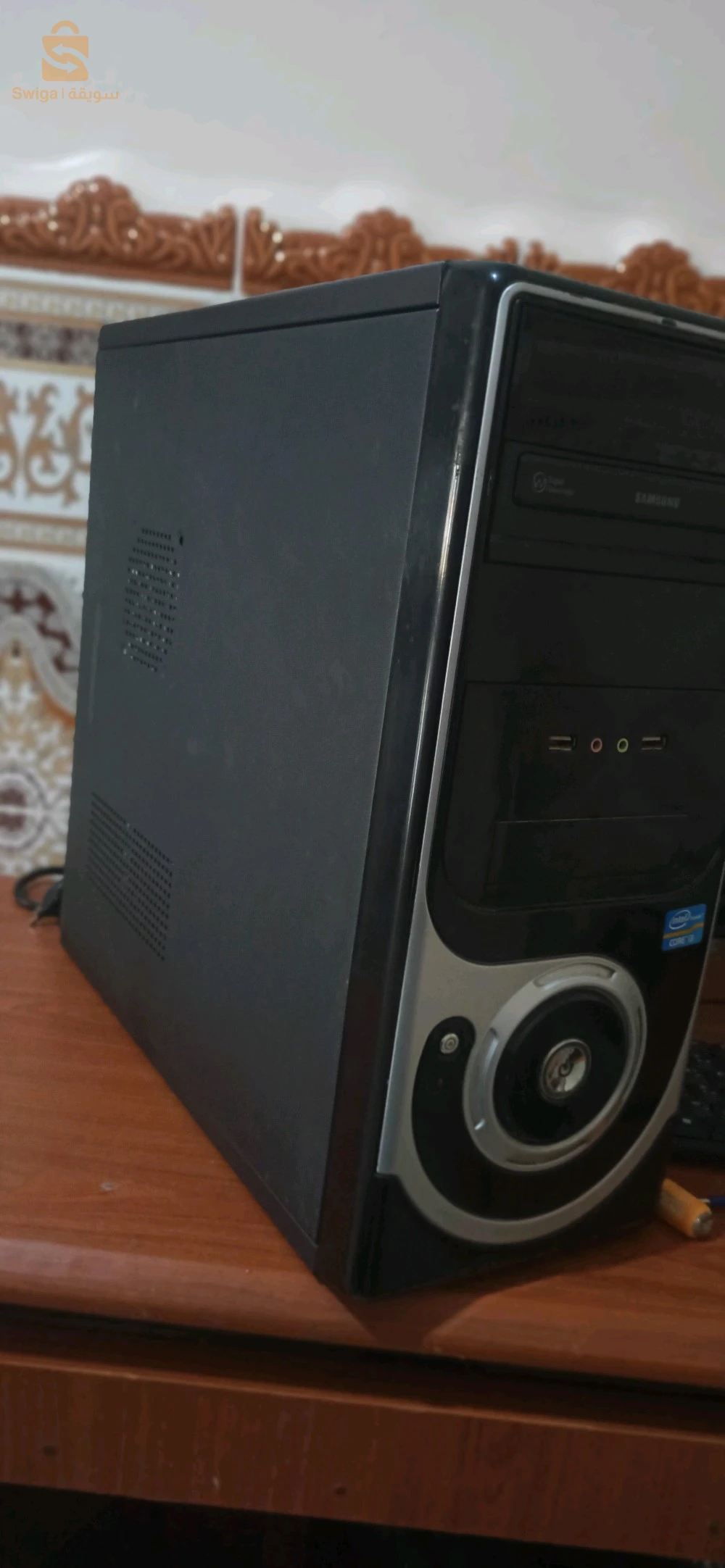 كمبيوتر مكتبي نظيف