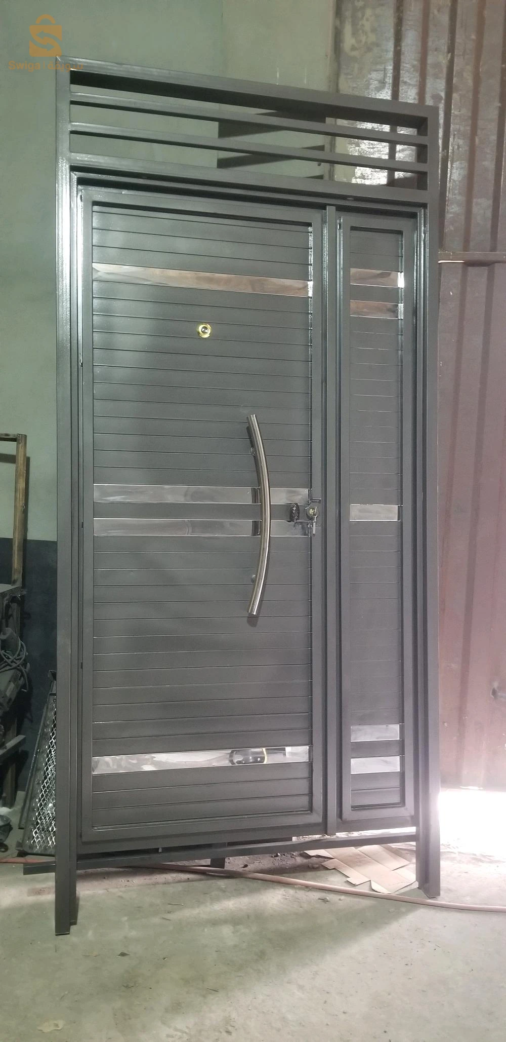 خدمات صناعة الأبواب وشبابيك النوافذ