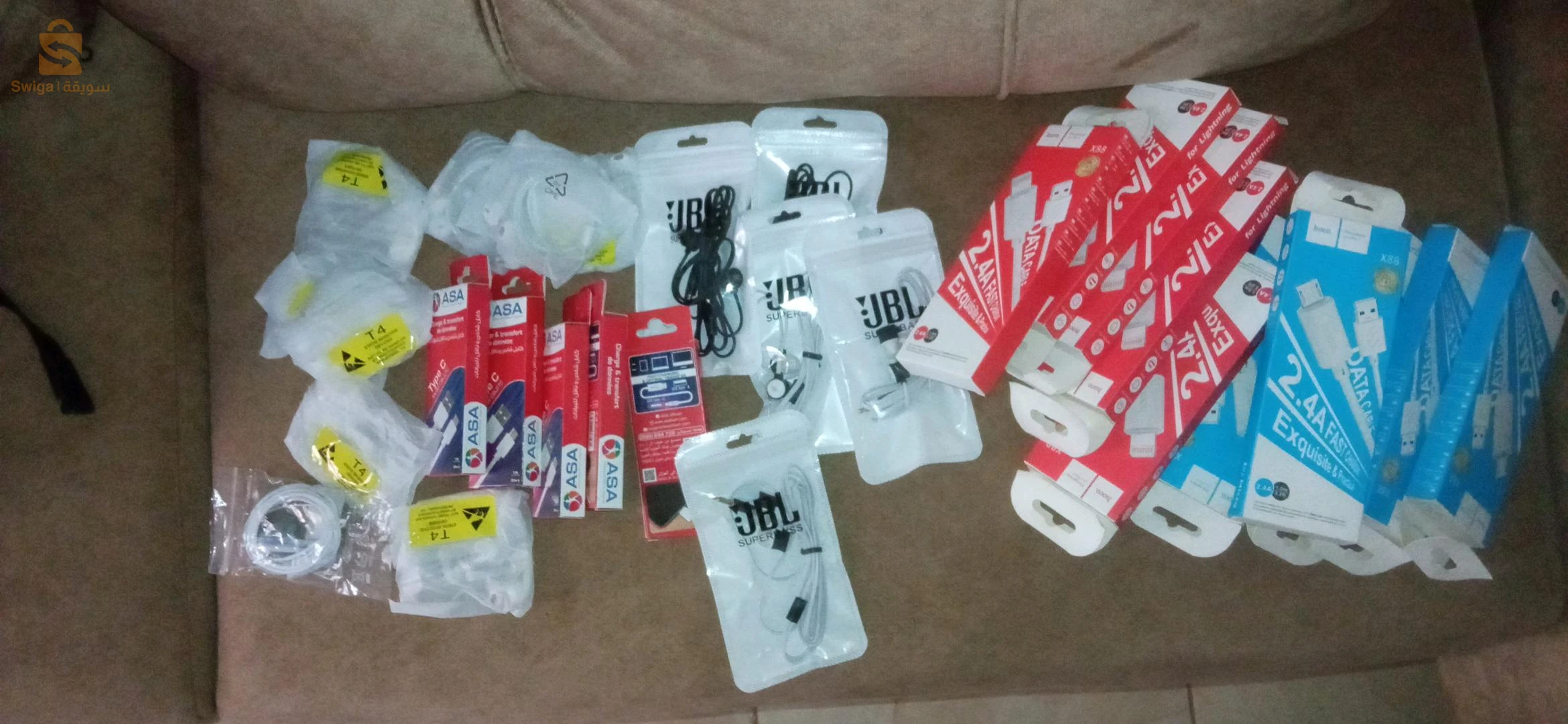 إكسسوارات مختلفة للهاتف