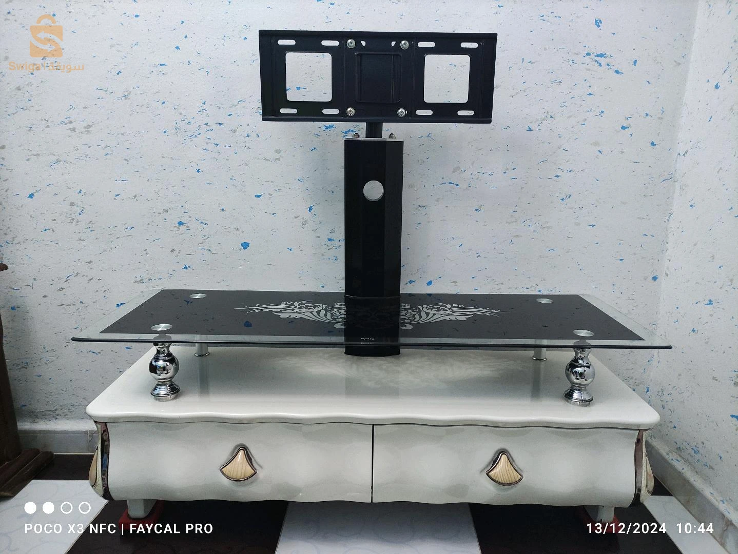 طاولة تلفاز