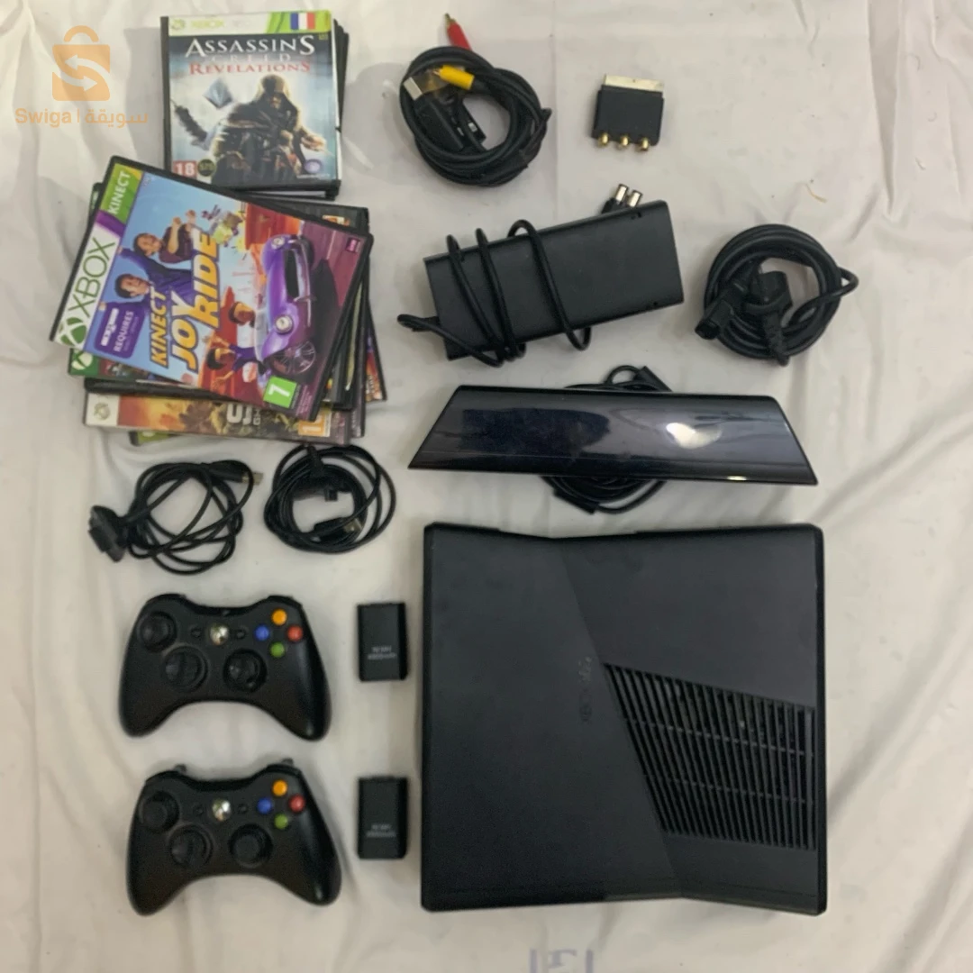 Xbox 360 + Kinect + 2 Manéttes Avec 2 Battries Original Et Son Cable+ 12 Jeux Originaux