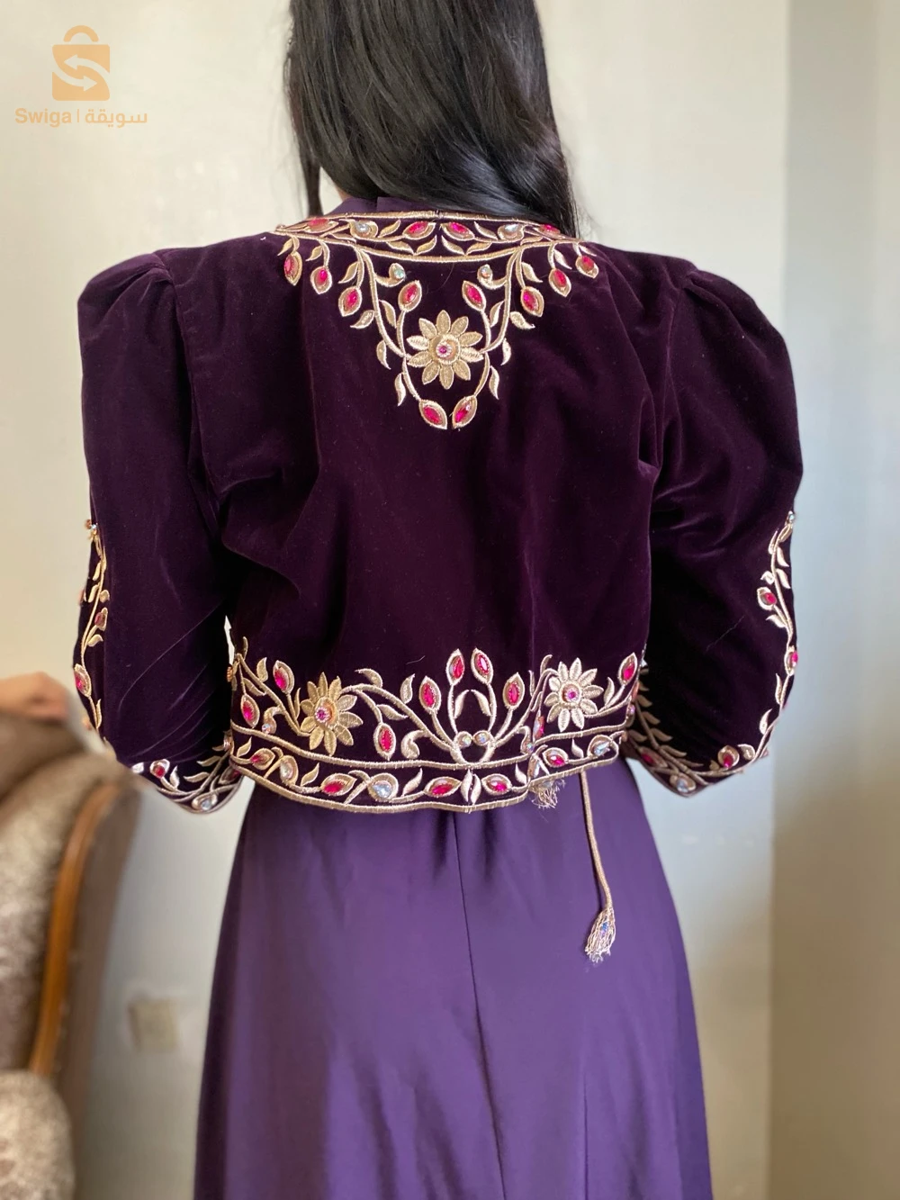 veste karakou courte avec robe de soirée