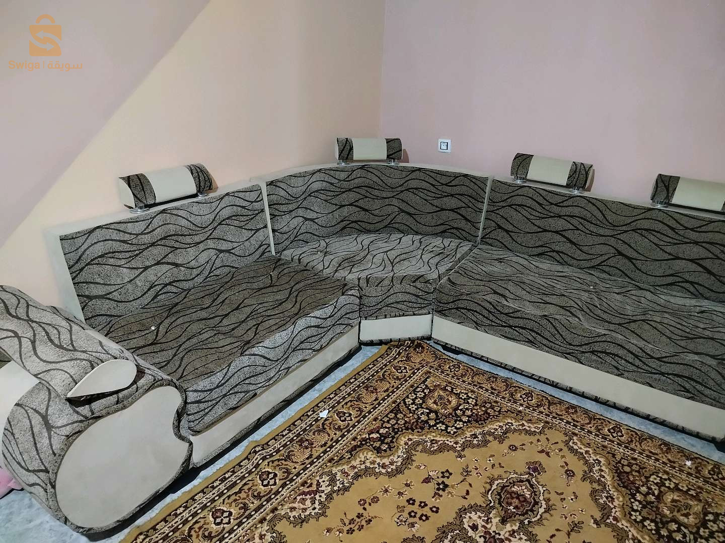 صالون مستعمل في حالة جيدة