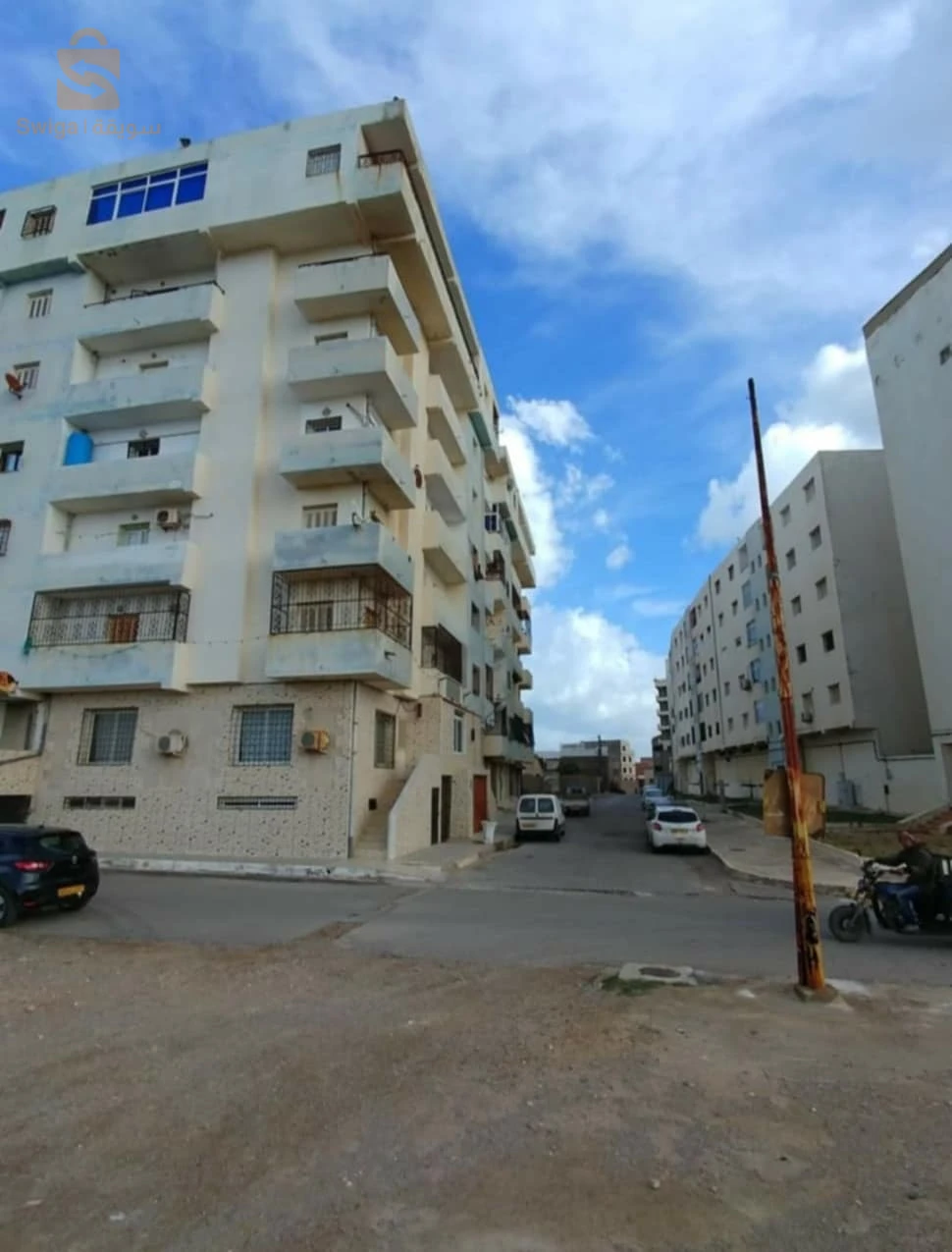 Appartement a vendre F3 a Cap falcon  70m².  2éme étage 
2 chambre, belle cuisine, grande salon 
0791838069