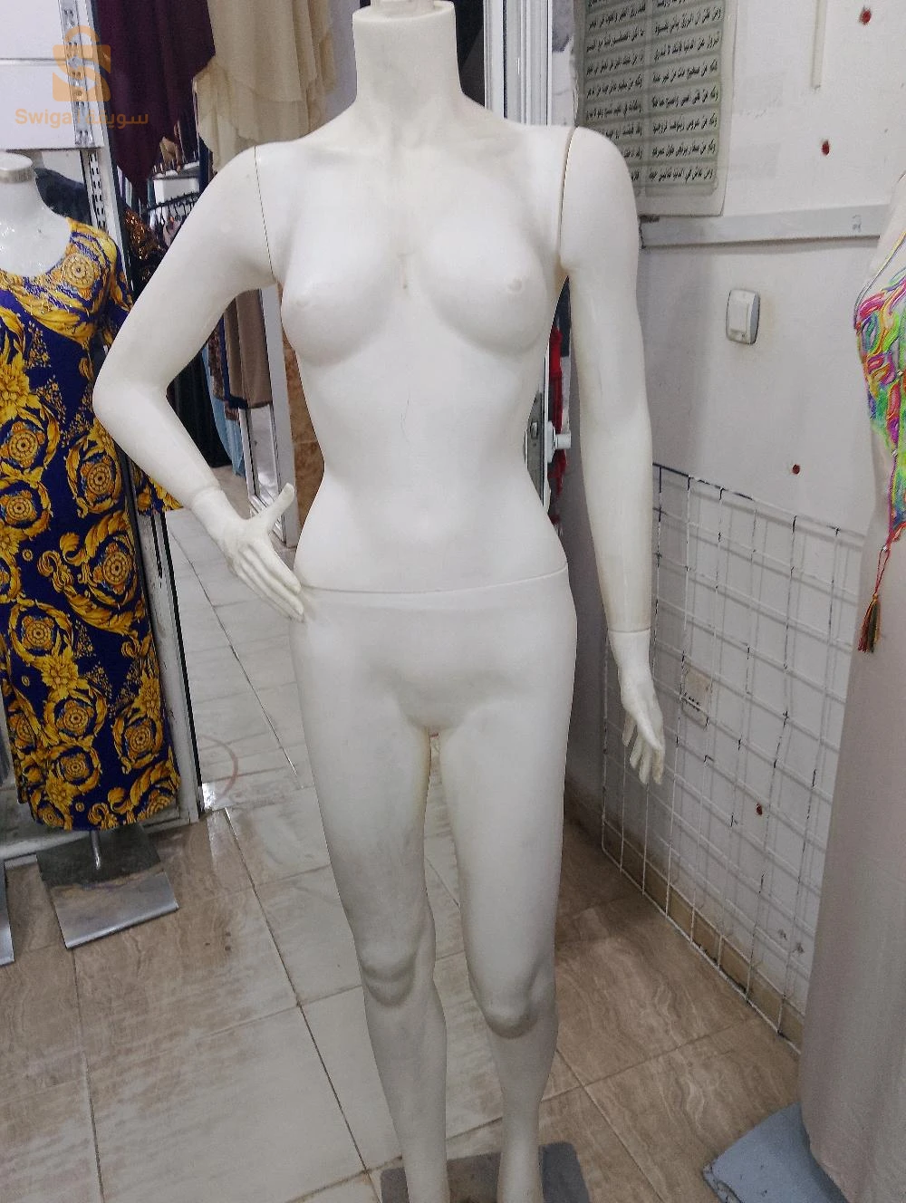 بيع اكسسوارات محل