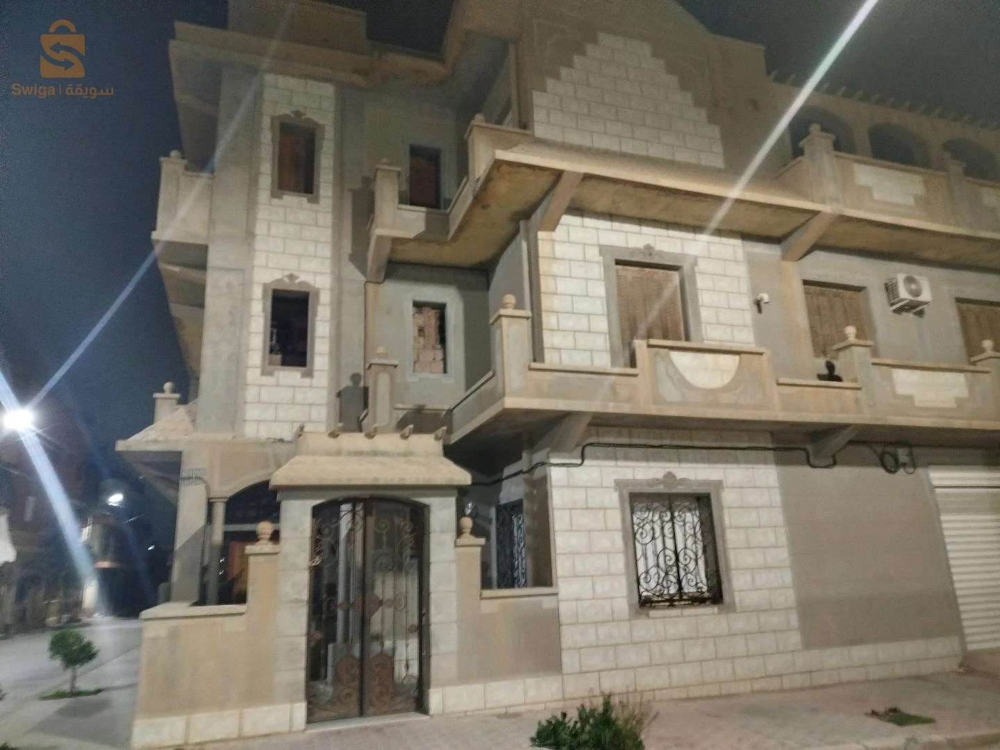 Villa commerciale et résidentielle à vendre, 330 mètres (3 étages)
Sougeur wilaya tiaret