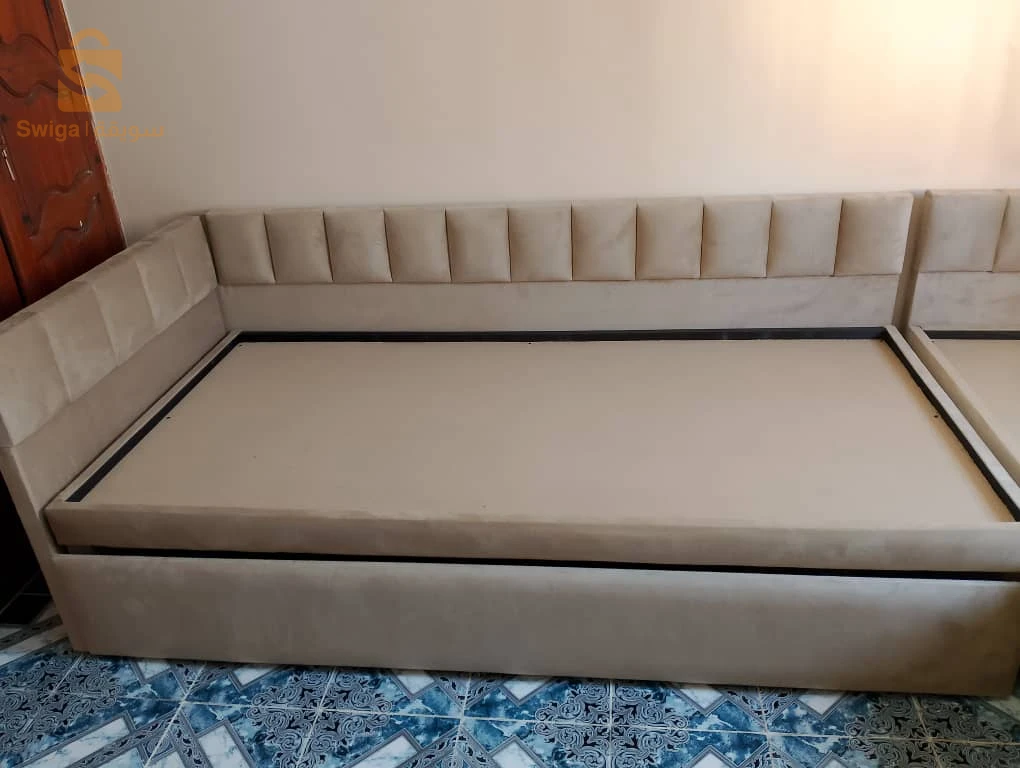 À vendre  Deux lits capitonnés en L, séparables