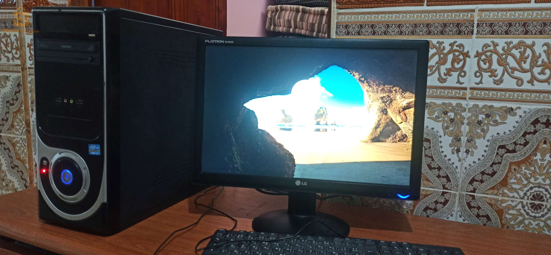 كمبيوتر مكتبي نظيف