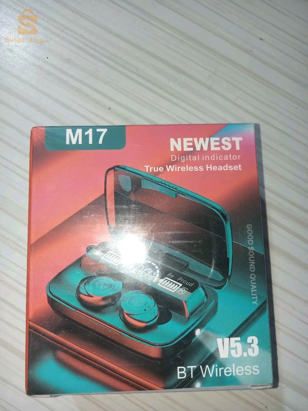 ساعة أذن مقاومة للماء