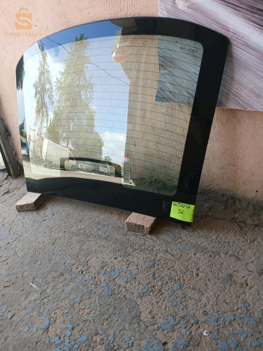 زجاج السيارات