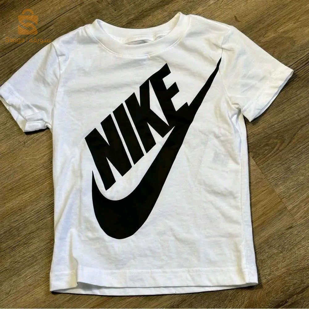 T-shirt nike