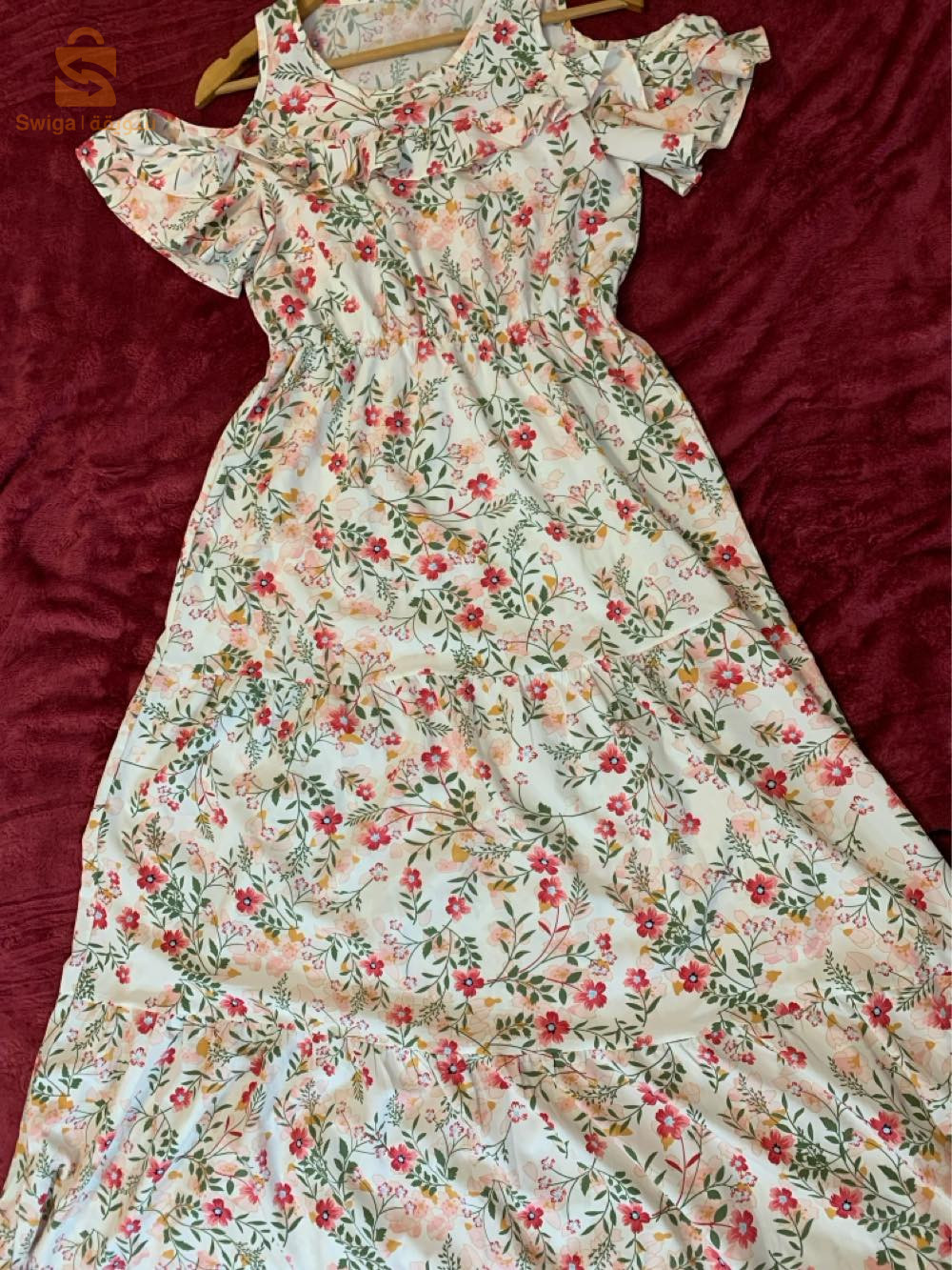 une magnifique robe à fleur