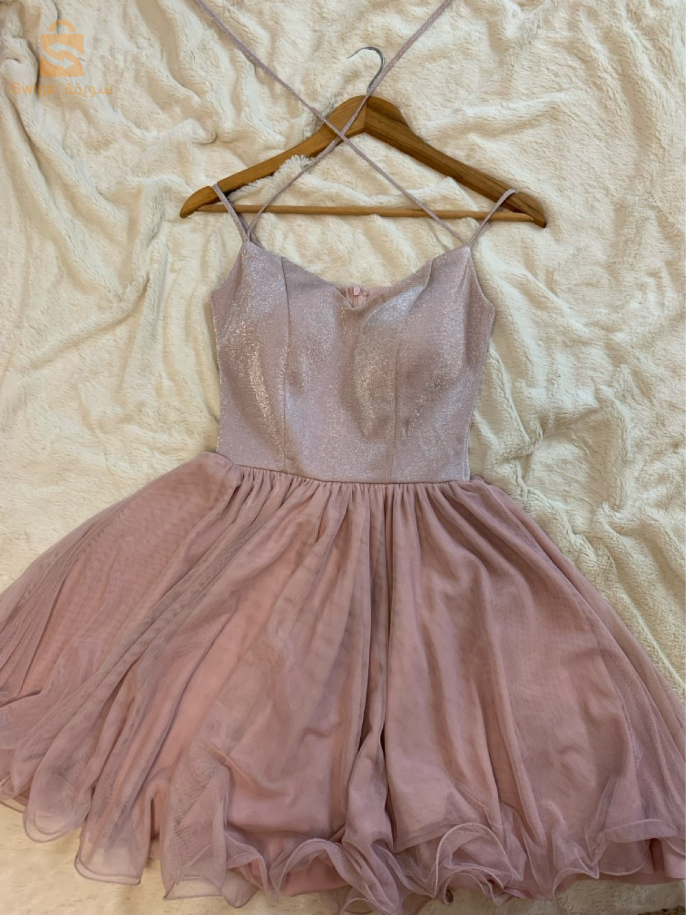 une magnifique robe rose courte