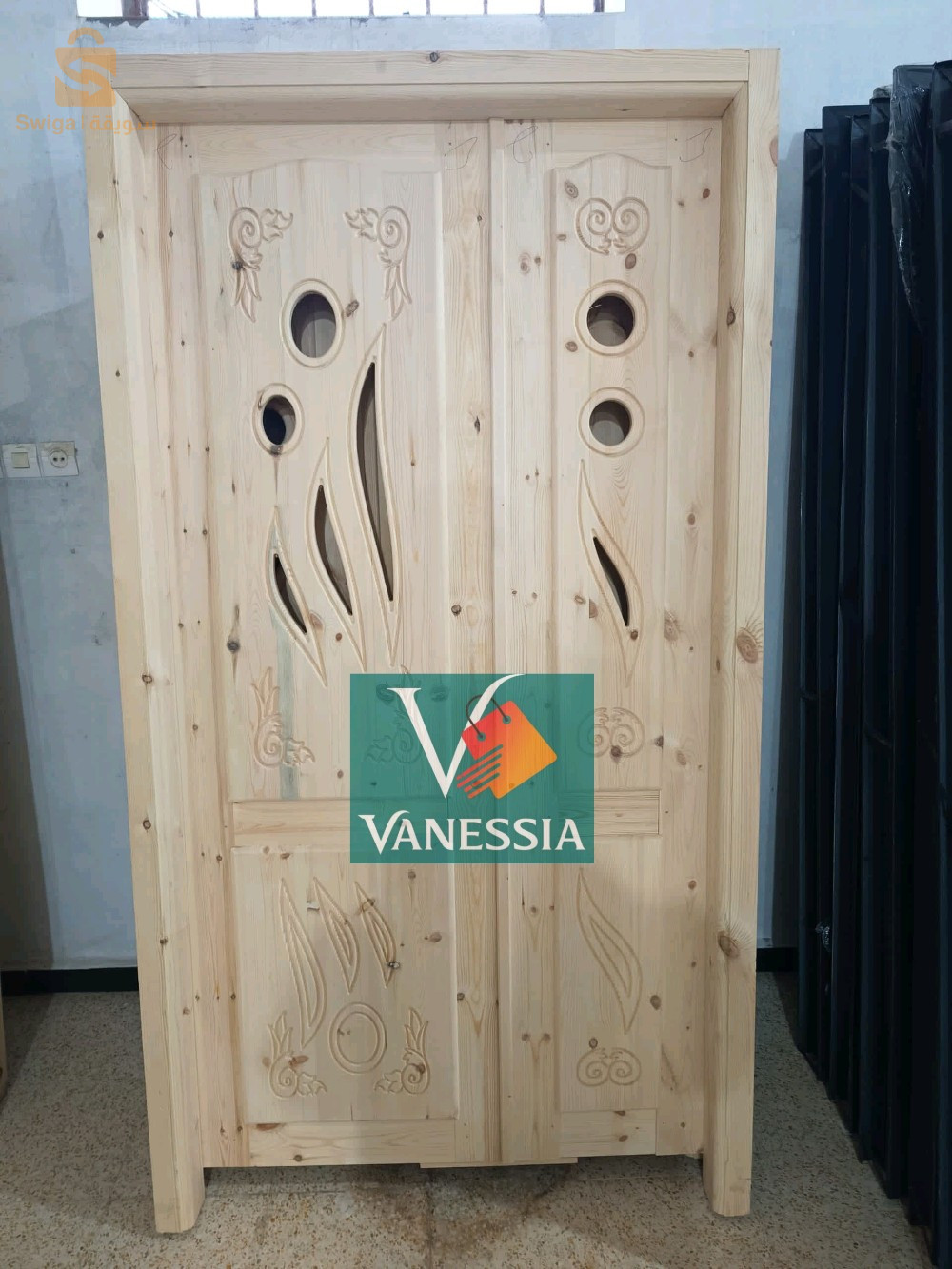 Porte Salon en bois rouge avec cadre