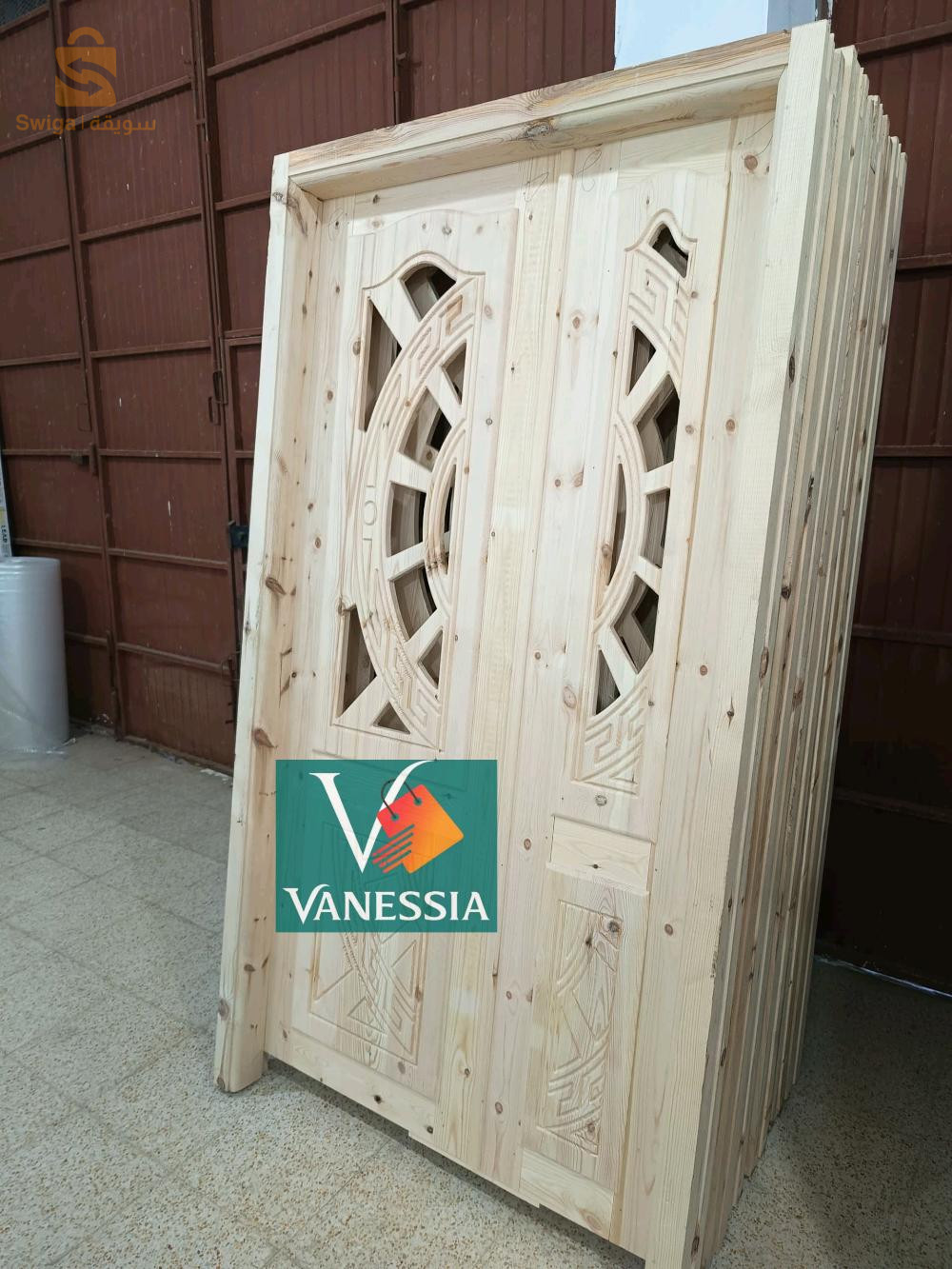 Porte Salon en bois rouge avec cadre