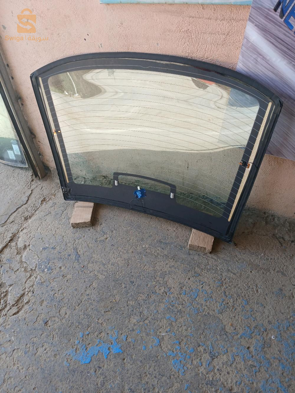 زجاج السيارات