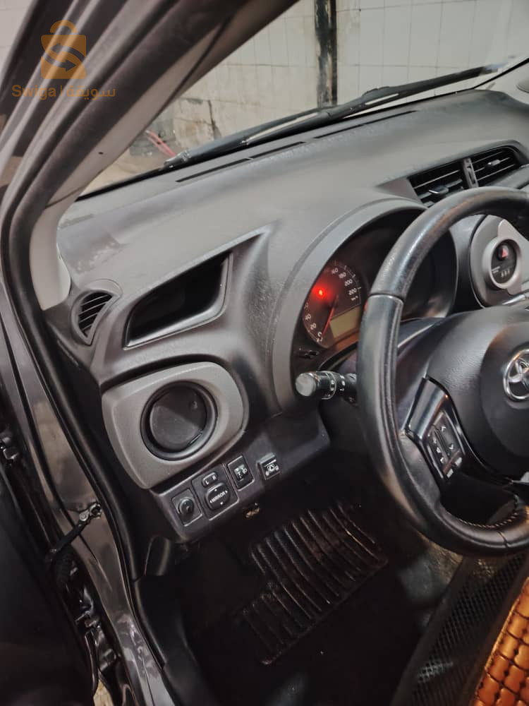 تويوتا Yaris 2013 8 بشار