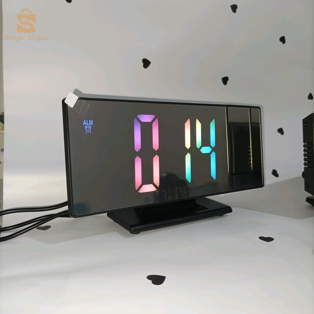 ساعة رقمية مع جهاز عرض