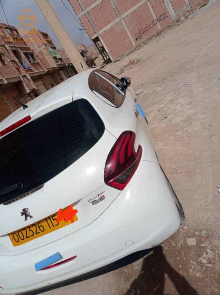 بيجو 208 2015 5 باتنة