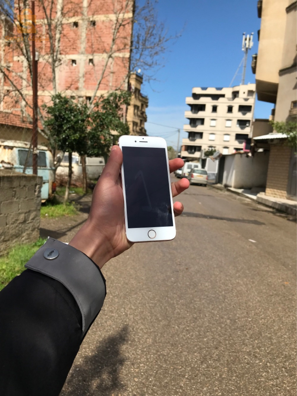 iPhone 7 
Kolech riglo
100 battery 
32 go