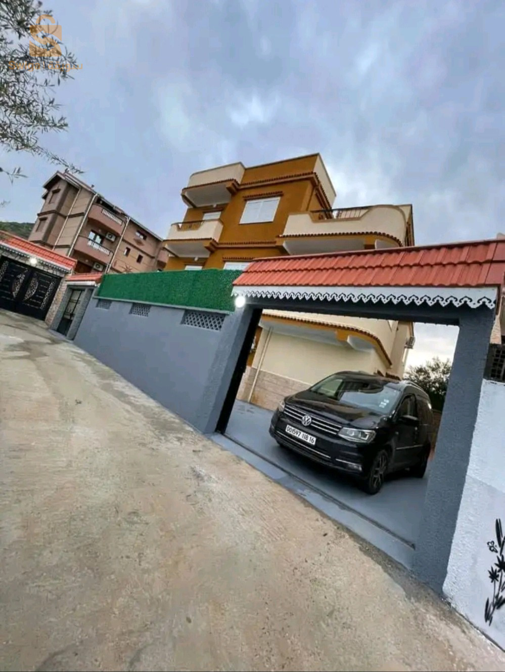 une villa dominant quatre côté fas à  la mer