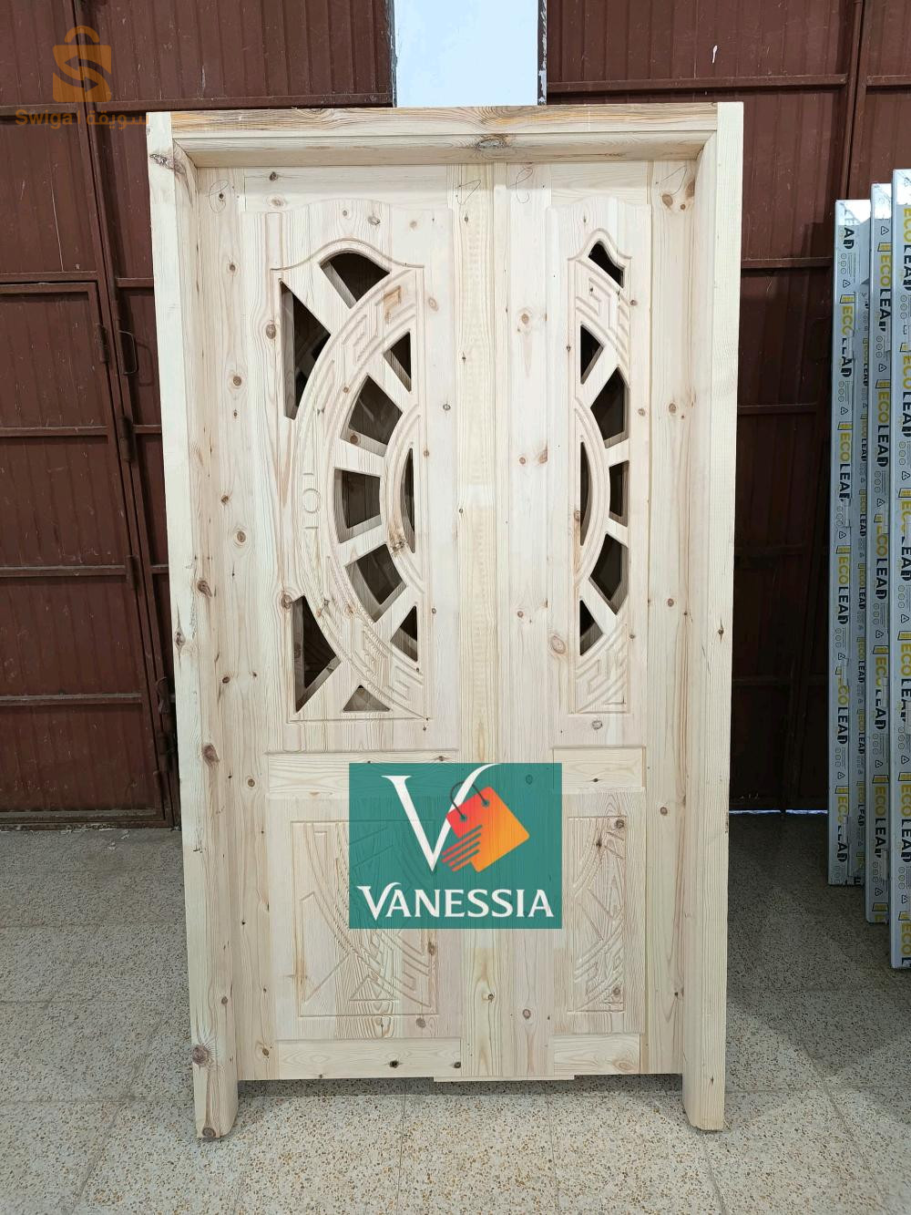 Porte Salon en bois rouge avec cadre