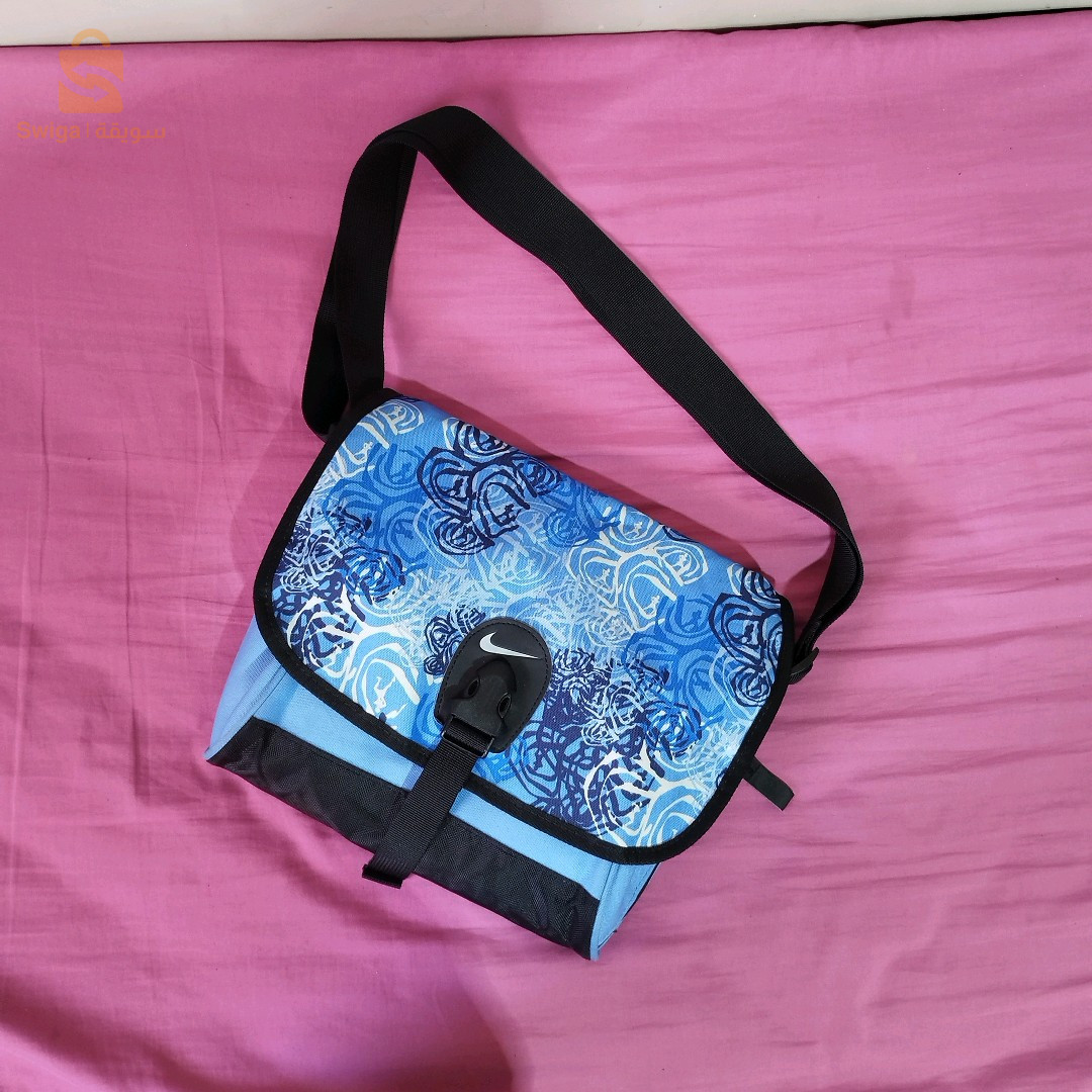 90s Nike  Y2K Retro Crossbody Bag. ( READ DESCRIPTION)