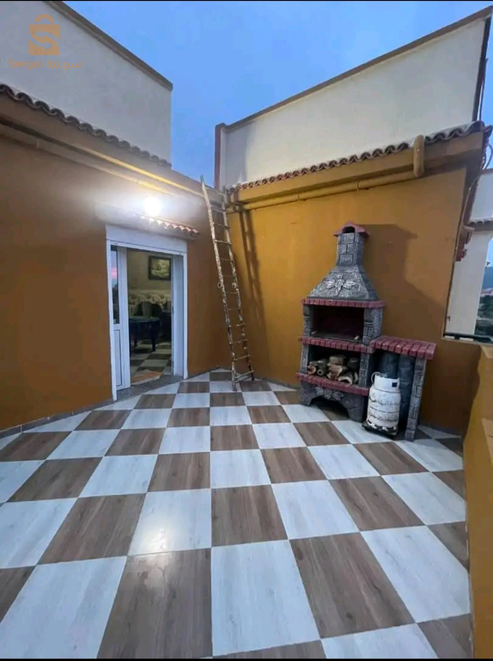 une villa dominant quatre côté fas à  la mer
