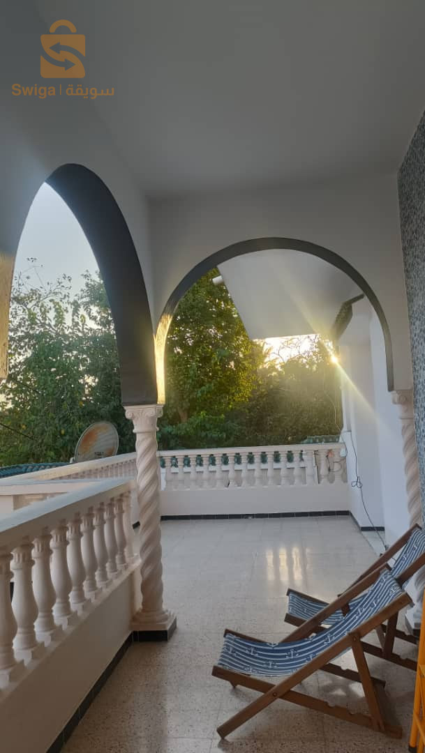 Villa R+2  située à Bouzaréah, bouhamam 809m²