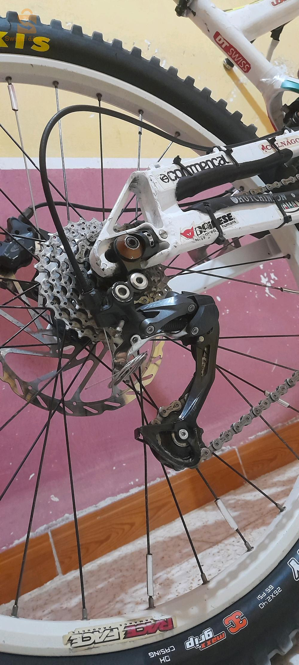 mountain bike  dh Commencal Supreme v2