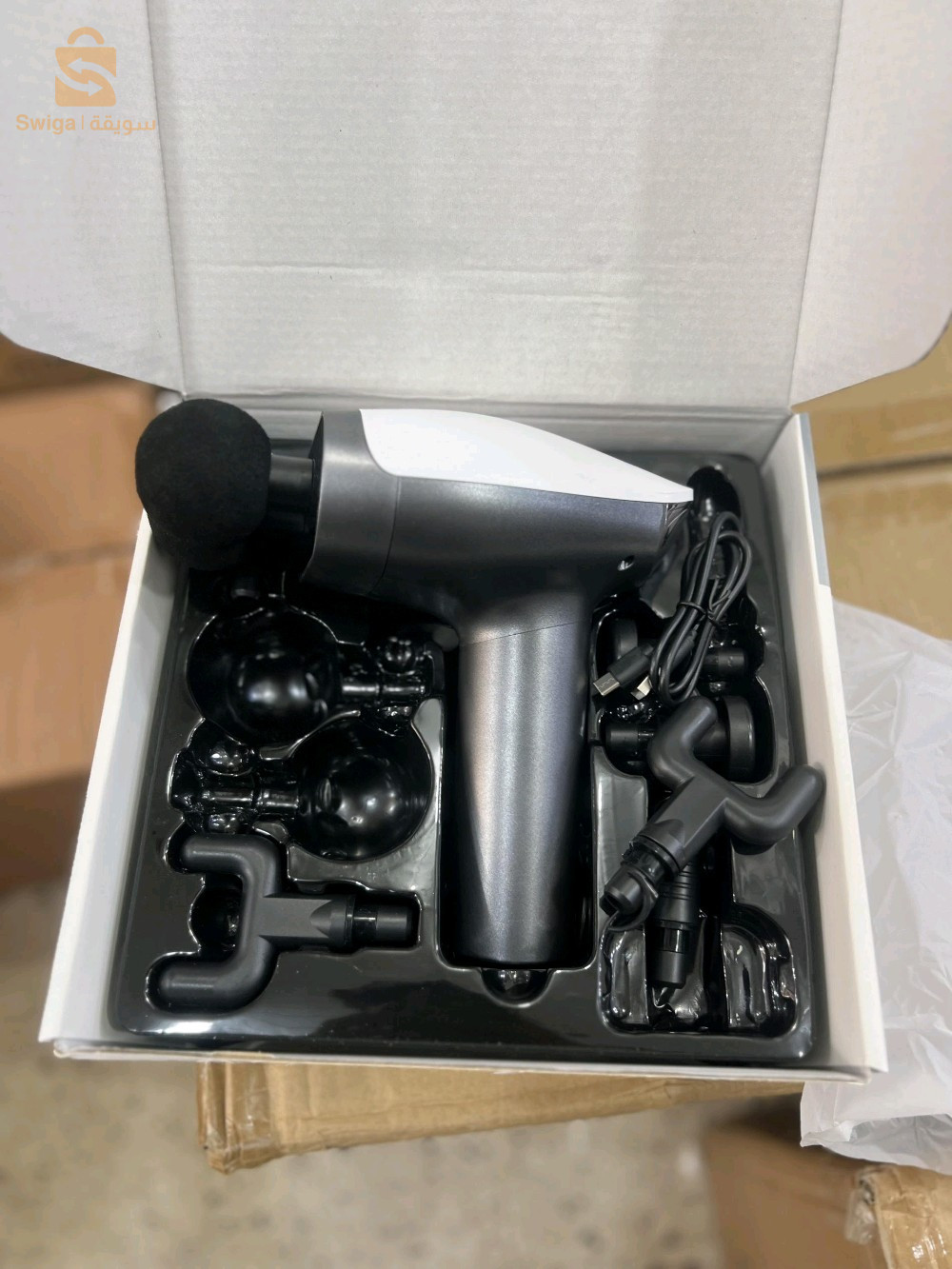 جهاز Double-head Massager (مدلك مزدوج الرأس) موديل SL-921.أهم المميزات:	•	10 مستويات سرعة (10 speed levels)	•	بطارية تدوم طويلاً	•	تشغيل لاسلكي بدون أسلاك	•	عدة رؤوس للتدليك حسب الحاجة:	•	الرأس الكروي (Spherical head): مناسب لتدليك الكتف والظهر.	•	رأس U (U-head): مناسب للرقبة والكتفين.	•	رأس مسطح (Platycephaly): لتدليك عضلات الجسم الكبيرة.	•	رأس مخروطي (Conical head): مناسب لتدليك جميع أجزاء الجسم