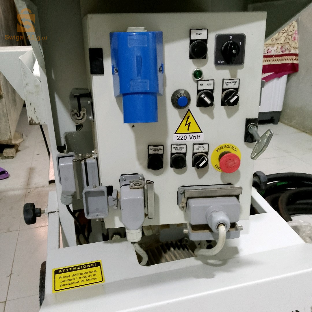 آلة تلبيس الجدران والمنوكوش